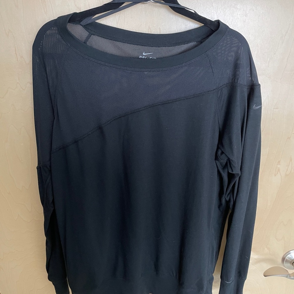 Women’s Nike dry fit mesh top size XL—EUC!